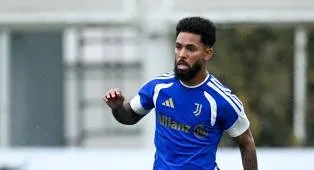 Douglas Luiz Pilih Manchester United sebagai Pelabuhannya