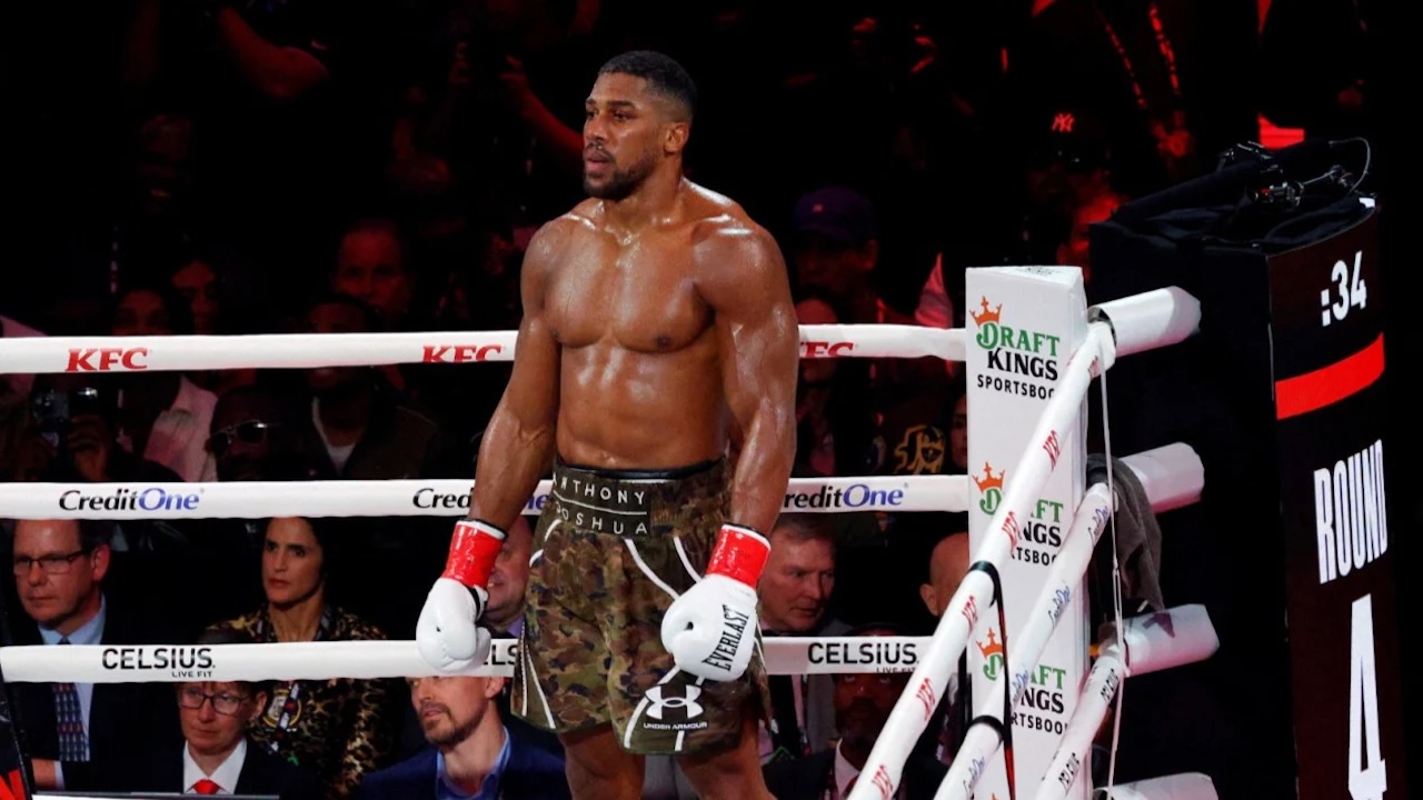 Pelatih Anthony Joshua Beri Peringatan Jelang Duel Besar Lawan Tyson Fury