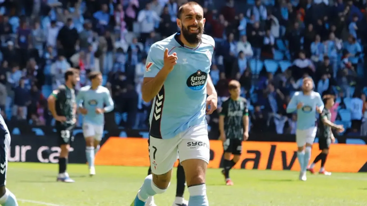 Borja Iglesias Akan Bergabung Latihan dengan Celta Vigo pada 10 Agustus