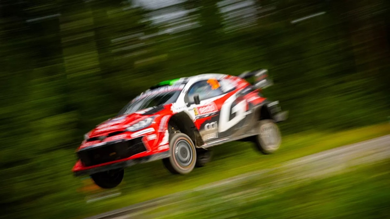 Elfyn Evans Buka Suara Usai Terguling di Reli Finlandia