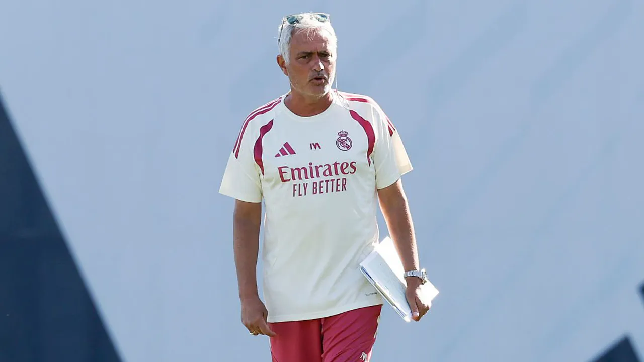 Jose Mourinho Minta Real Madrid Gerak Cepat Rekrut Bek Baru
