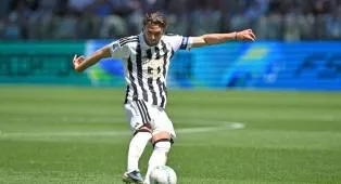Juventus Bungkam Nice 2-0, Douglas Luiz Cetak Gol Gemilang