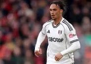 Newcastle Bidik Antonee Robinson di Tengah Rumor Kepergian Lewis Hall