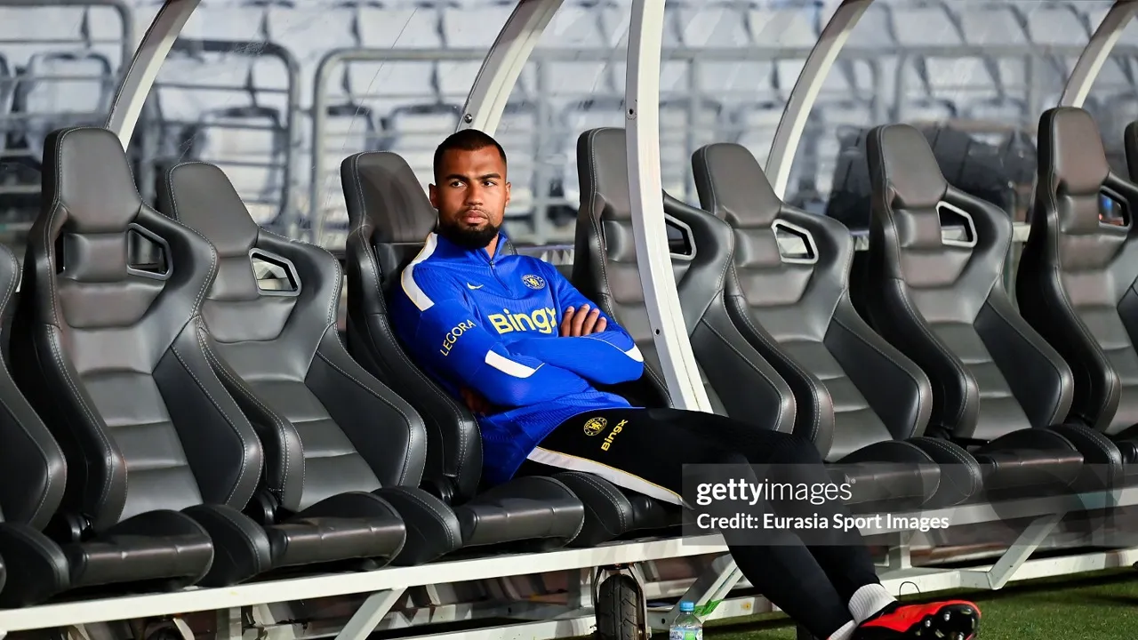 Robert Sanchez Cedera, Chelsea Panggil Mike Penders
