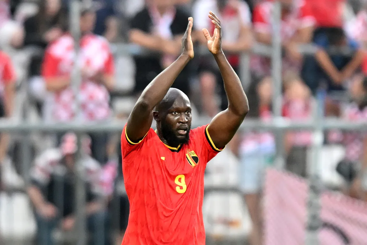 Atlanta Dekati Penyerang Napoli Lukaku yang Terpinggirkan - sumber: (footballitalia)