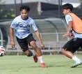 Carlos Pena Nilai Adaptasi Pemain Persita Tangerang Berjalan Baik