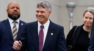 DOJ AS Hentikan Kasus Vandalisme Kolam Lincoln terhadap David Hearn