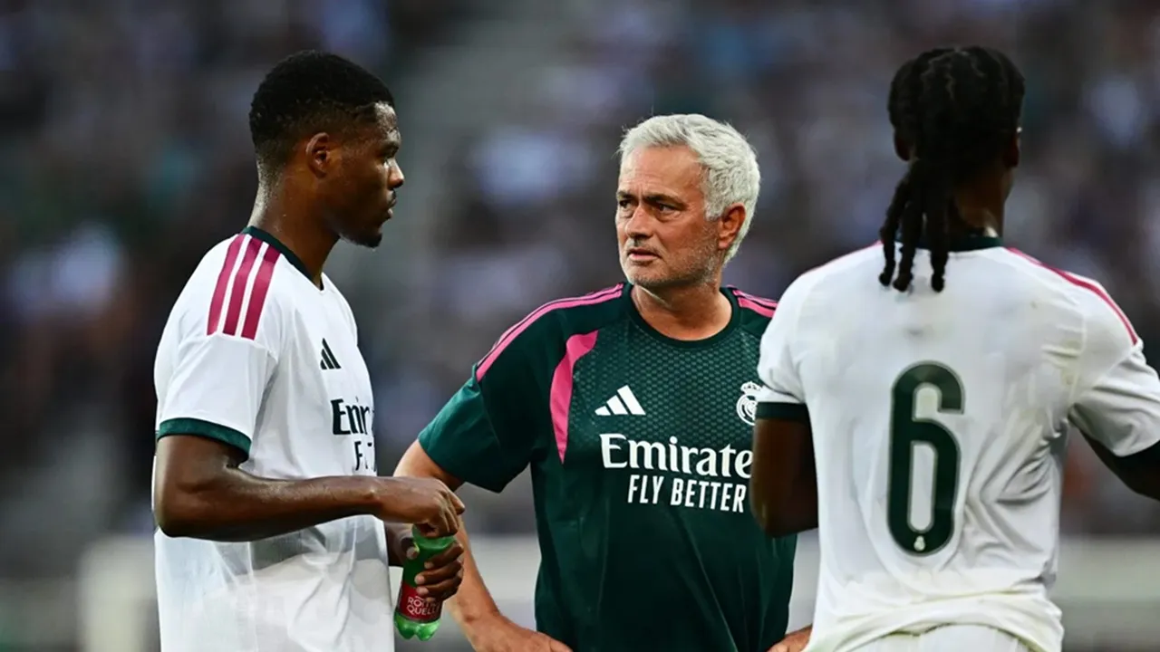 Jose Mourinho Berikan Pujian ke Endrick dan Dumfries