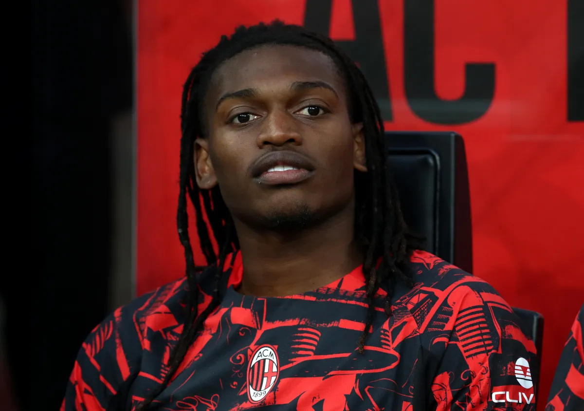 Leao Tetap Bersama Milan, Fenerbahce Belum Meyakinkan - sumber: (footballitalia)