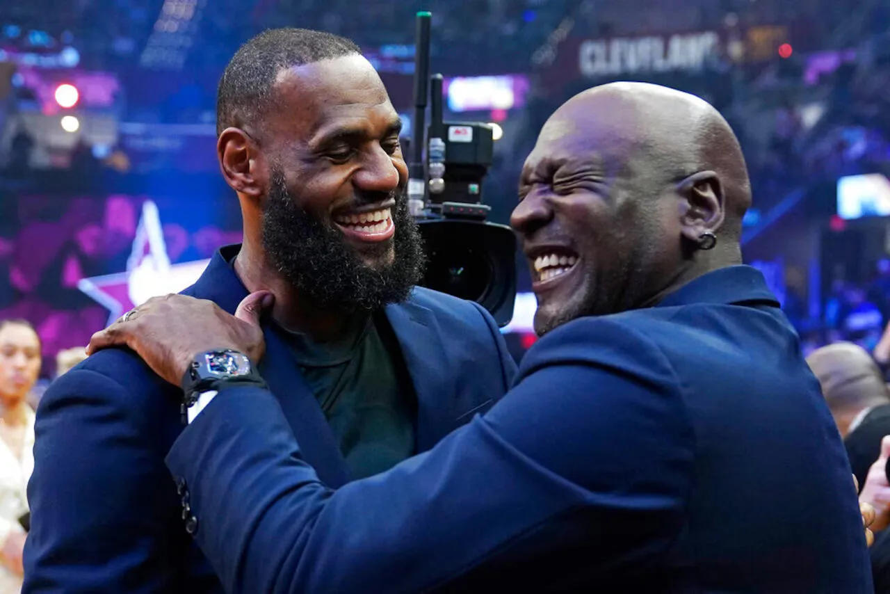 LeBron Berpotensi Akhiri Debat GOAT Jika 76ers Menang - sumber: (mainbasket)
