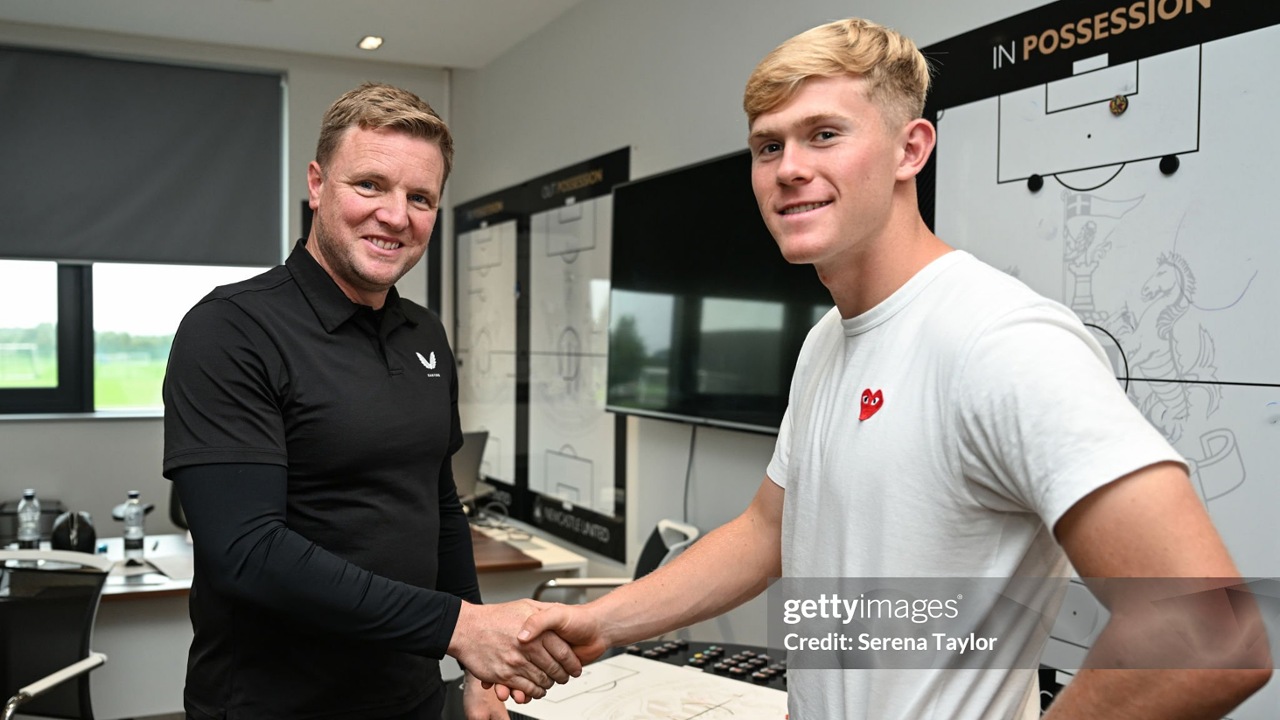 Lewis Hall Kirim Pesan Emosional untuk Eddie Howe