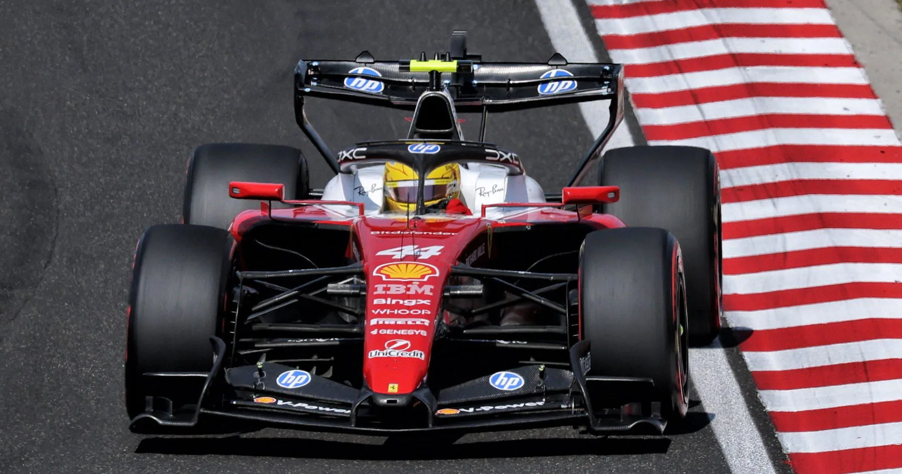 Lewis Hamilton Dianggap Ancaman Terbesar untuk Titel F1 Mercedes - sumber: (racingnews365)
