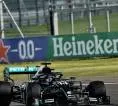 Lewis Hamilton Menang Dramatis di F1 Meski Bermasalah Ban