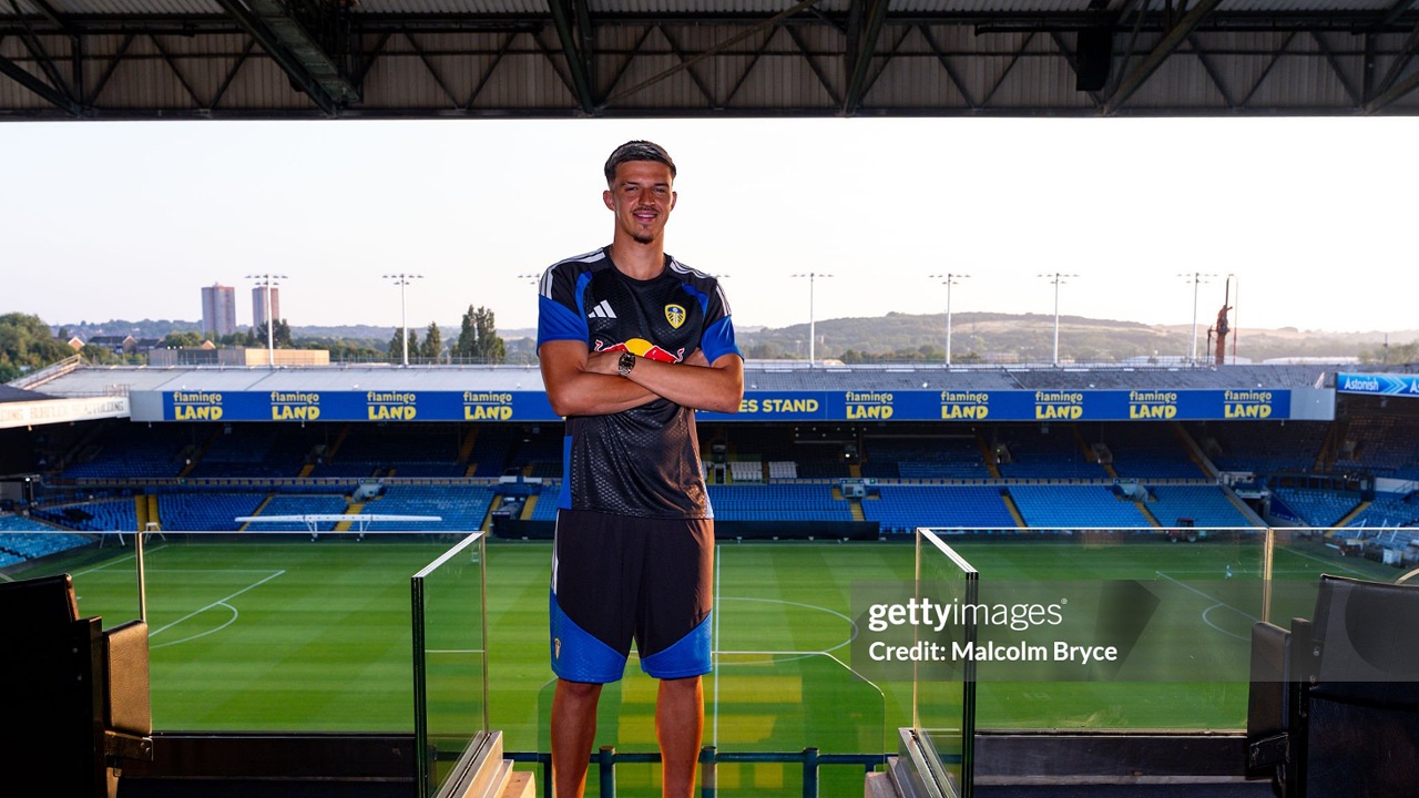 Lukas Nmecha Puji Debut Tarik Muharemovic di Leeds United