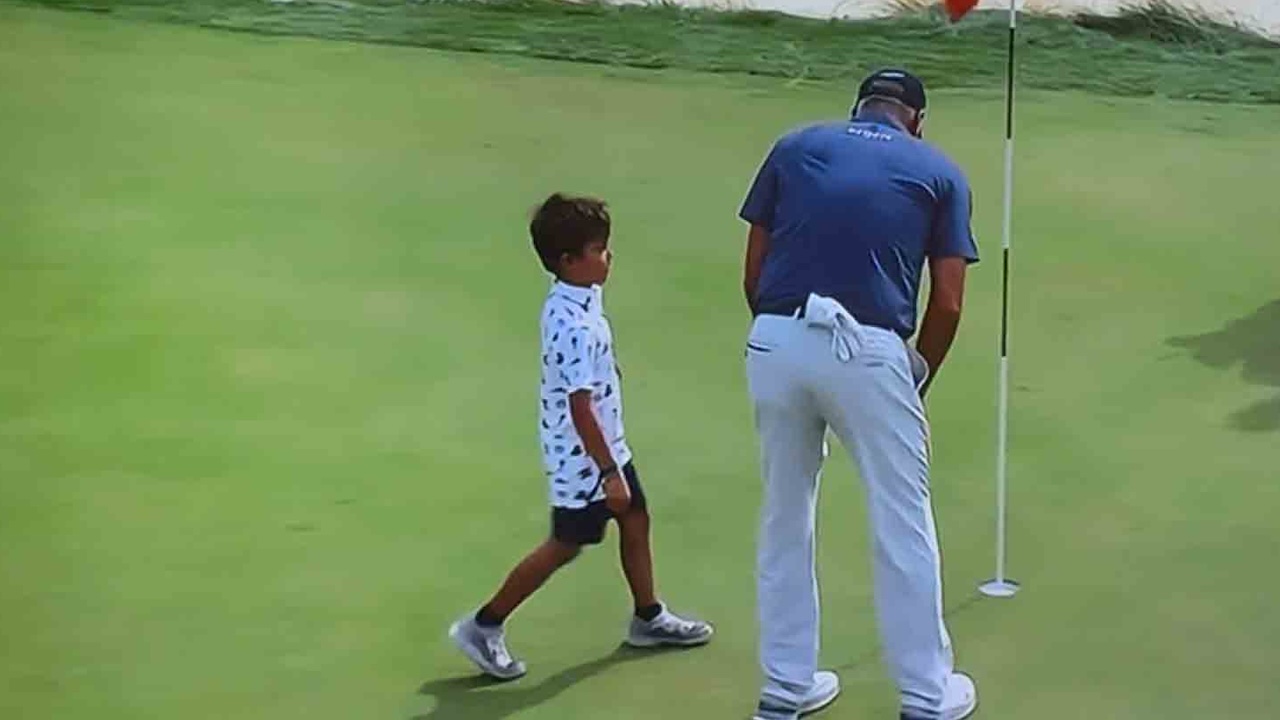 Matt Kuchar Hadiahkan Bola Hole in One pada Fans Cilik di Rocket Classic