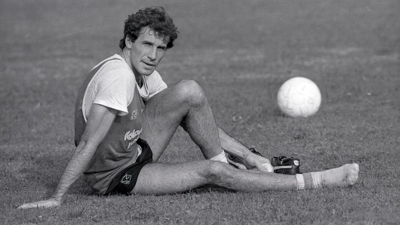 Momen Haru Ketika Skuad AC Milan Terima Kabar Duka dari Franco Baresi