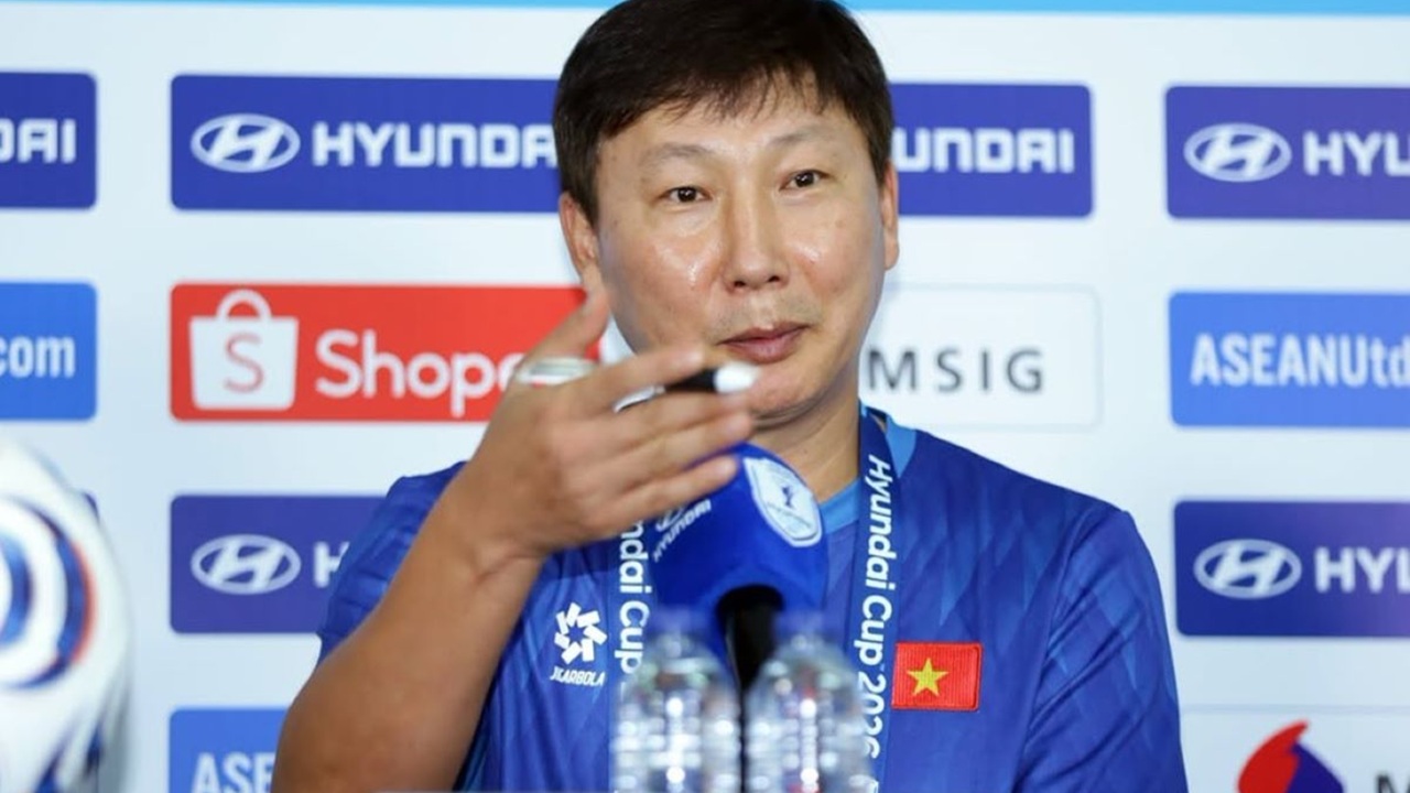 Dianggap Sial Pakai Jersey Putih, Begini Tanggapan Pelatih Vietnam