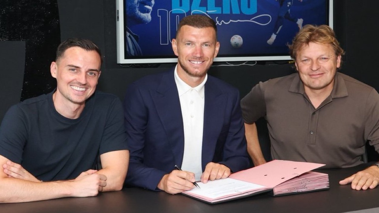 Edin Dzeko Resmi Perpanjang Kontraknya di FC Schalke 04
