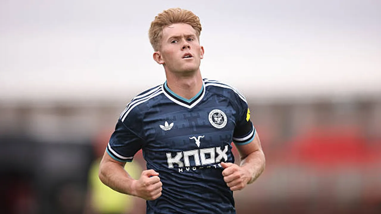 Frustrasi di Newcastle, Lewis Hall Didorong Pindah ke Manchester United