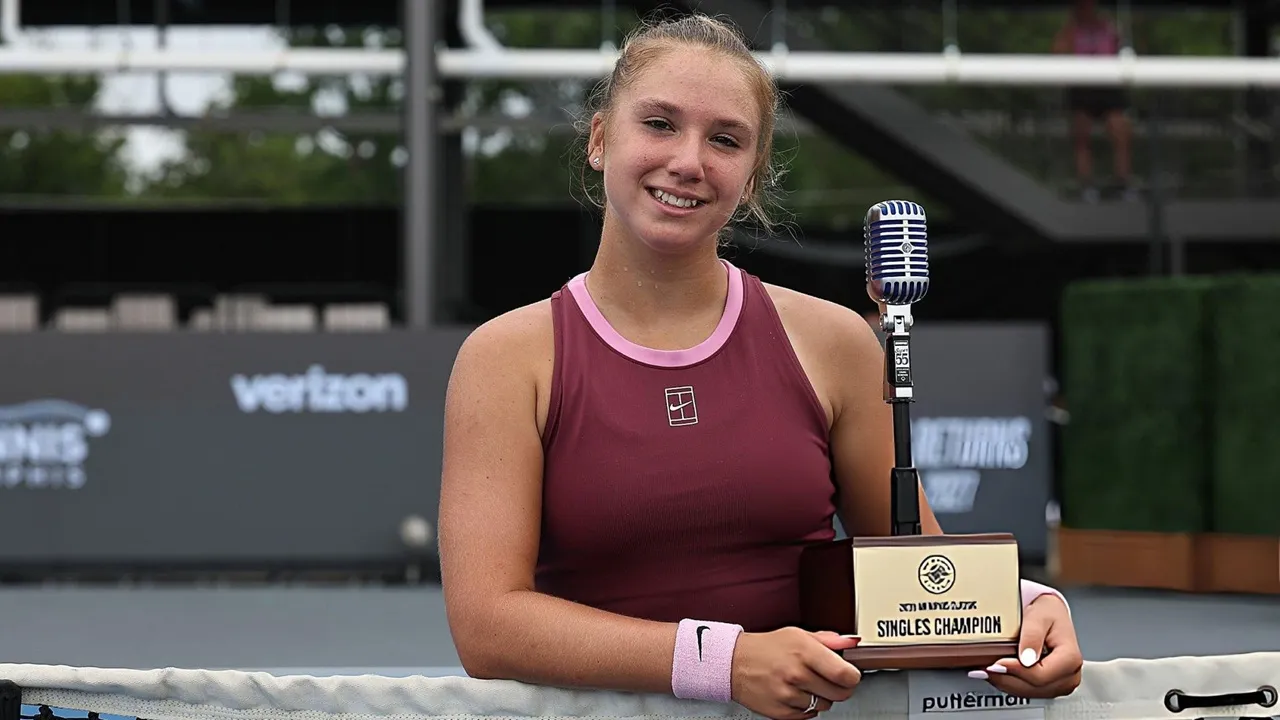 Kristina Liutova Torehkan Sejarah Usai Naik Podium Juara Di Memphis