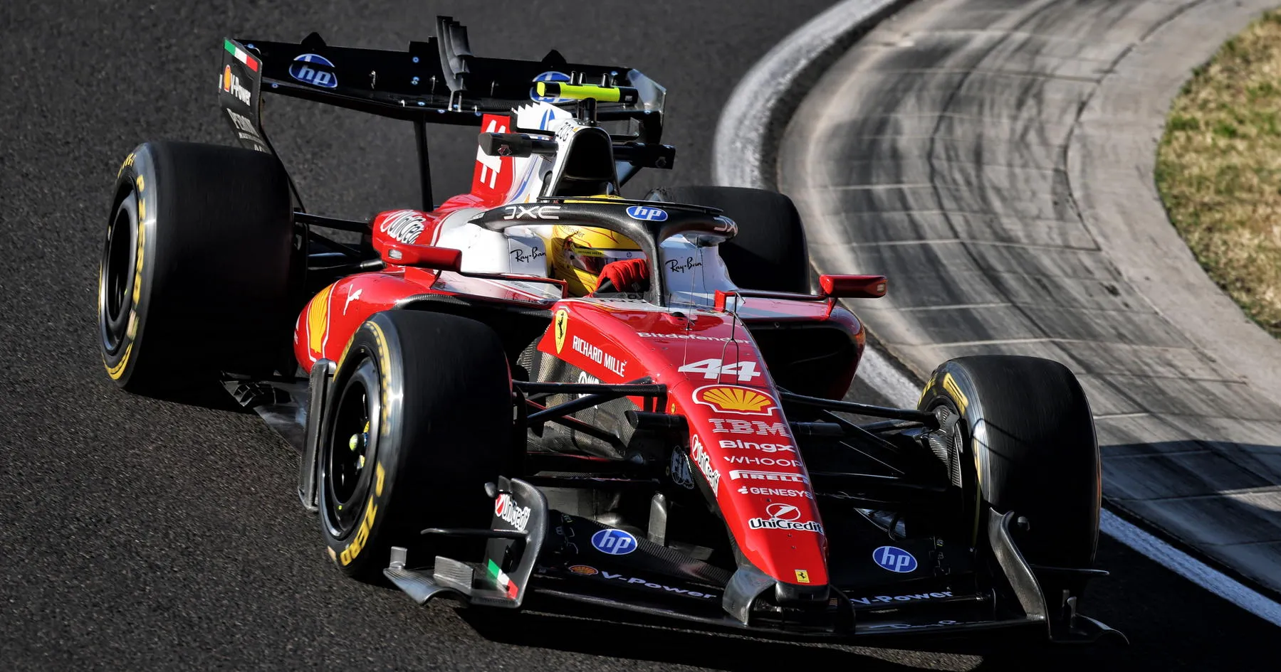 Lewis Hamilton Pertahankan Konsistensi, Raih Poin di Tiap Balapan - sumber: (racingnews365)