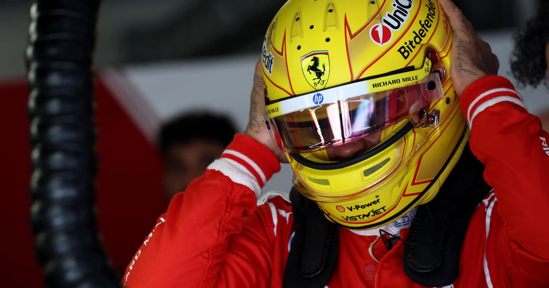 Lewis Hamilton Ungkap Cara Atasi Bullying, Wolff Bocorkan Rencana Mercedes - sumber: (racingnews365)