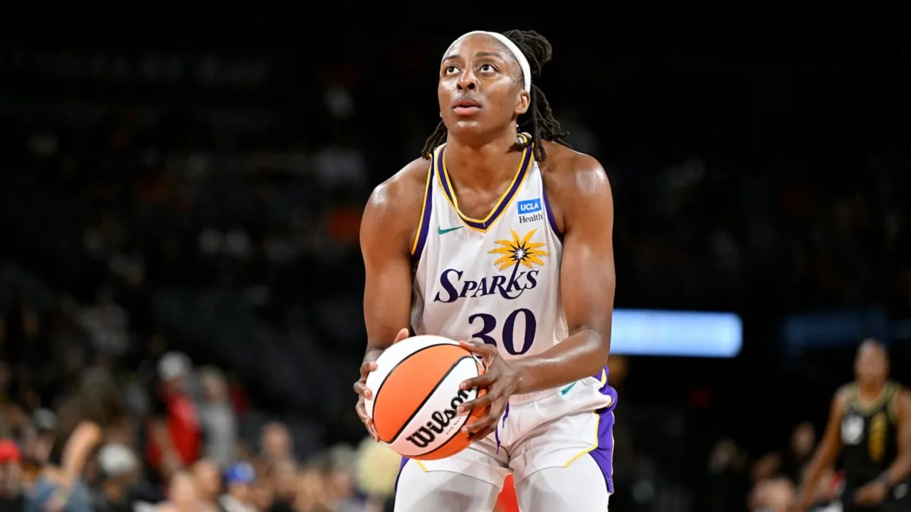 Nneka Ogwumike masih harus adaptasi bermain tanpa Kelsey Plum.