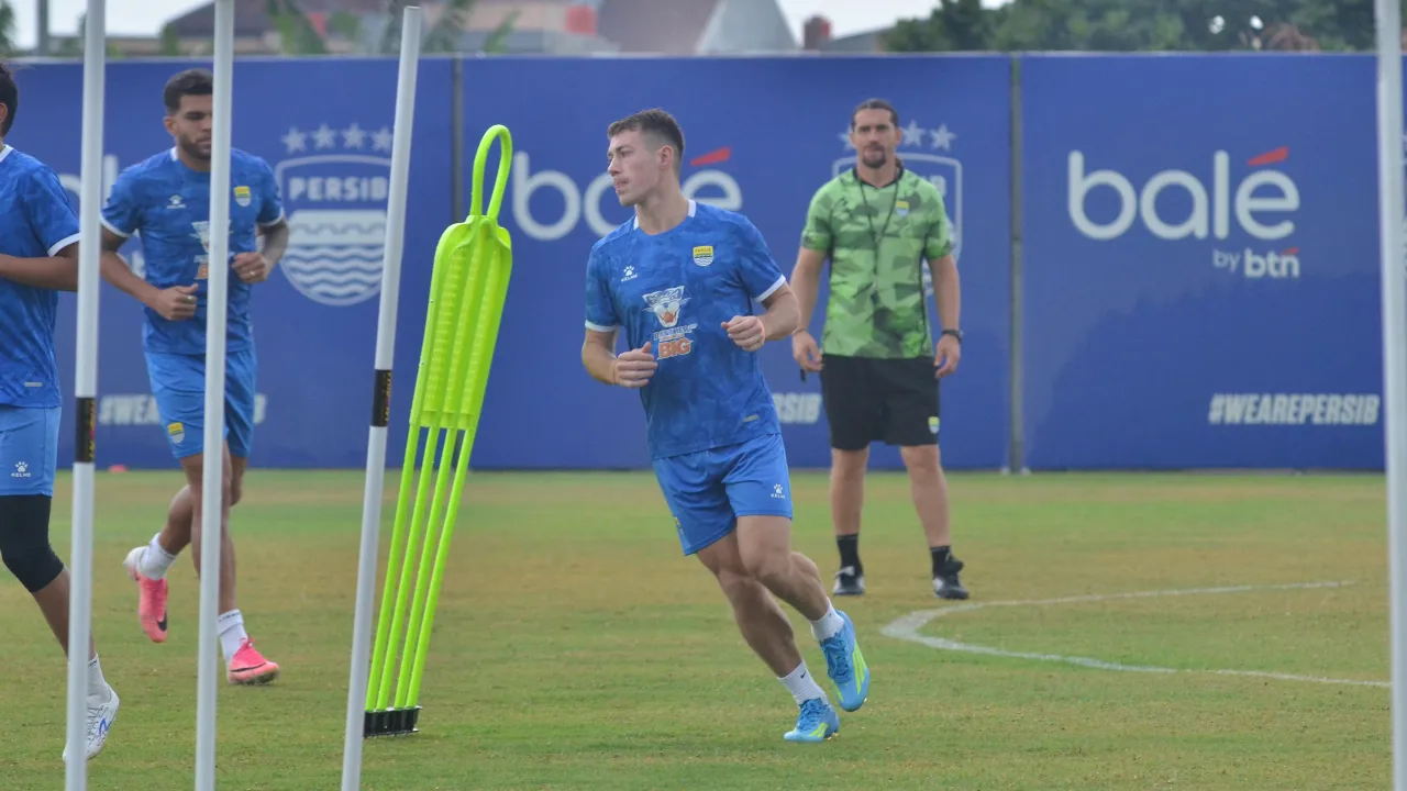 Gelandang serang Persib, Mariano Peralta