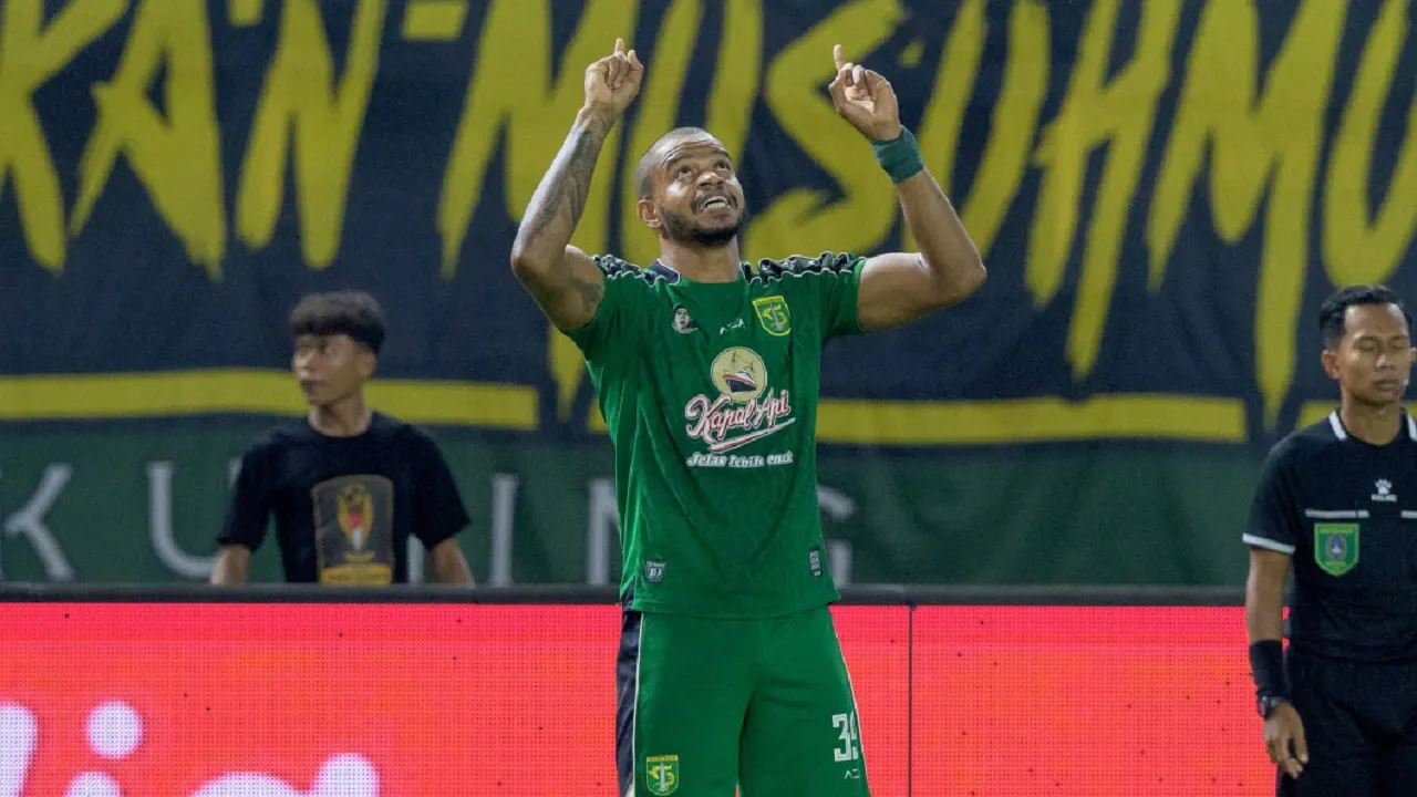 Penyerang asing Persebaya Surabaya, Alex Martins