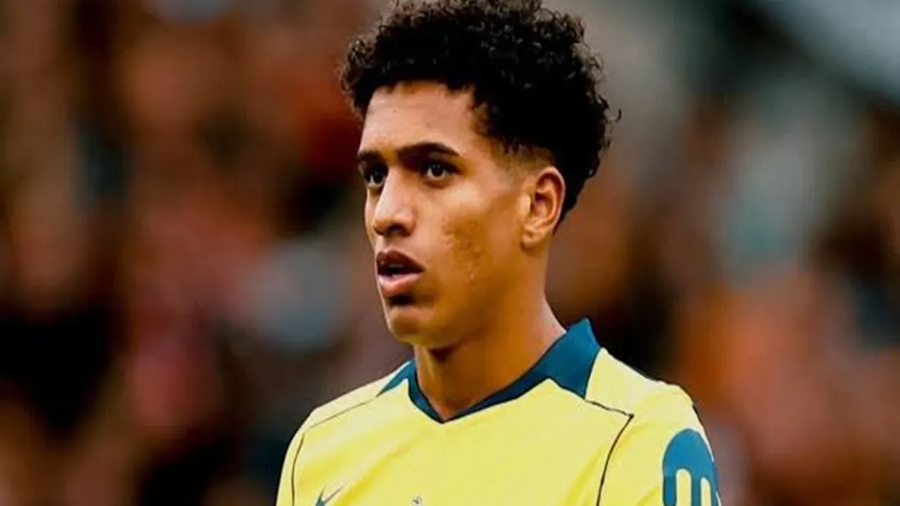 Bek kiri Tottenham