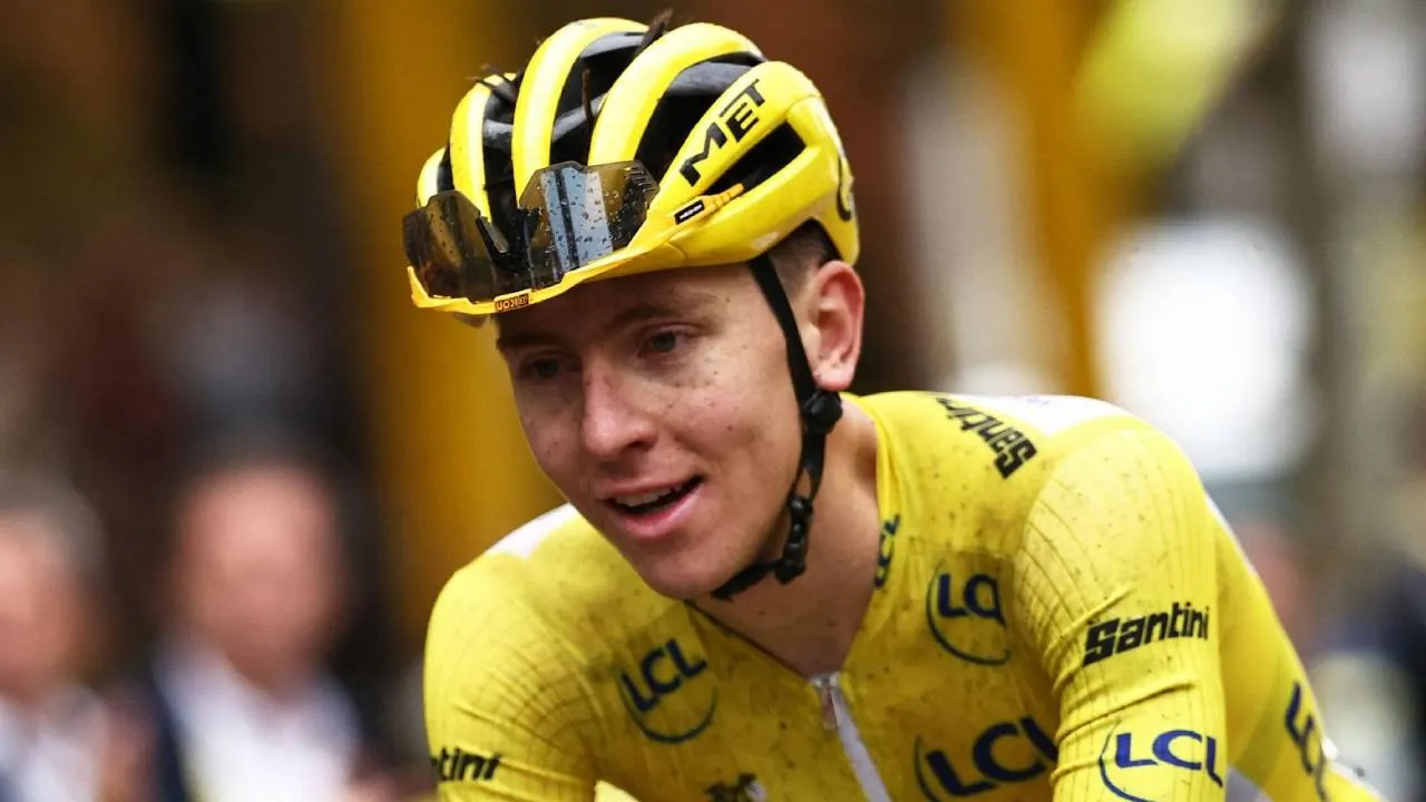 Jika berhasil menang, Tadej Pogacar akan menjadi pebalap keempat yang mampu menyapu gelar Tour de France dan Vuelta pada tahun yang sama sekaligus. (Foto: AP)