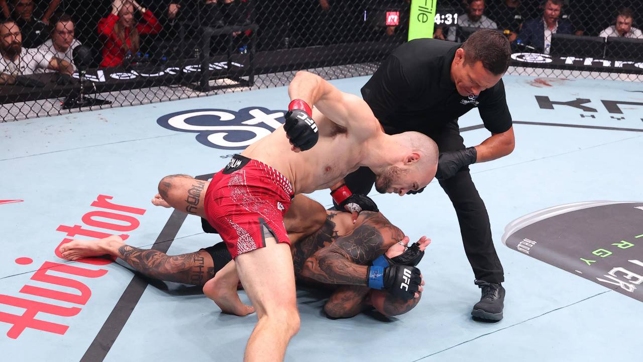 Uros Medic Sukses TKO Daniel Rodriguez dalam 30 Detik di UFC Serbia