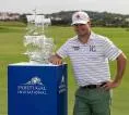 Zach Johnson Kalahkan Stewart Cink untuk Juarai Portugal Invitational
