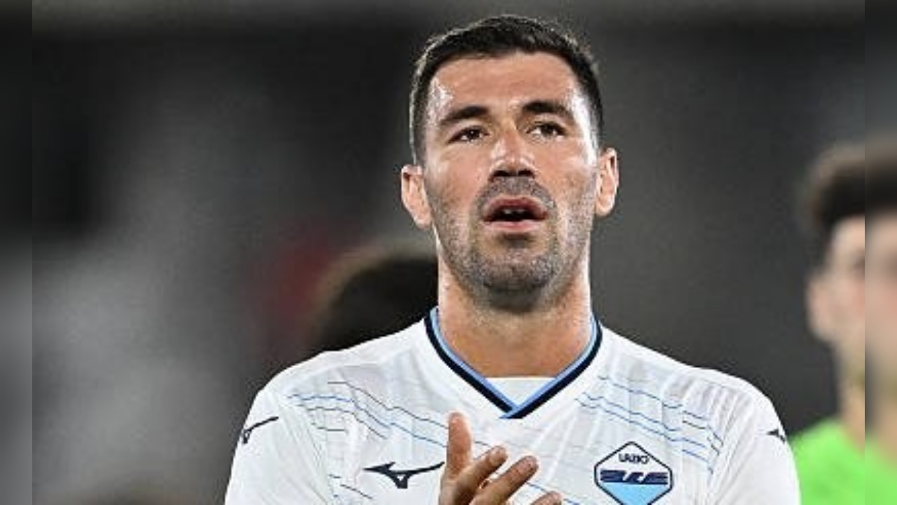 Atalanta Siap Tampung Bek Lazio Jika Gagal Pindah ke Al-Sadd