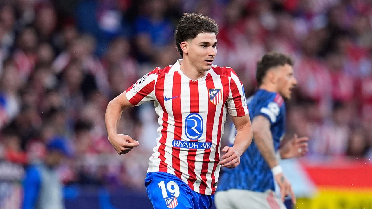 Barcelona Siap Naikkan Tawaran demi Rekrut Julian Alvarez