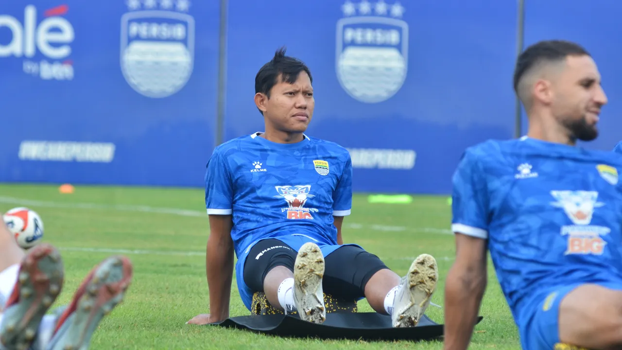 Gelandang Persib, Adam Alis