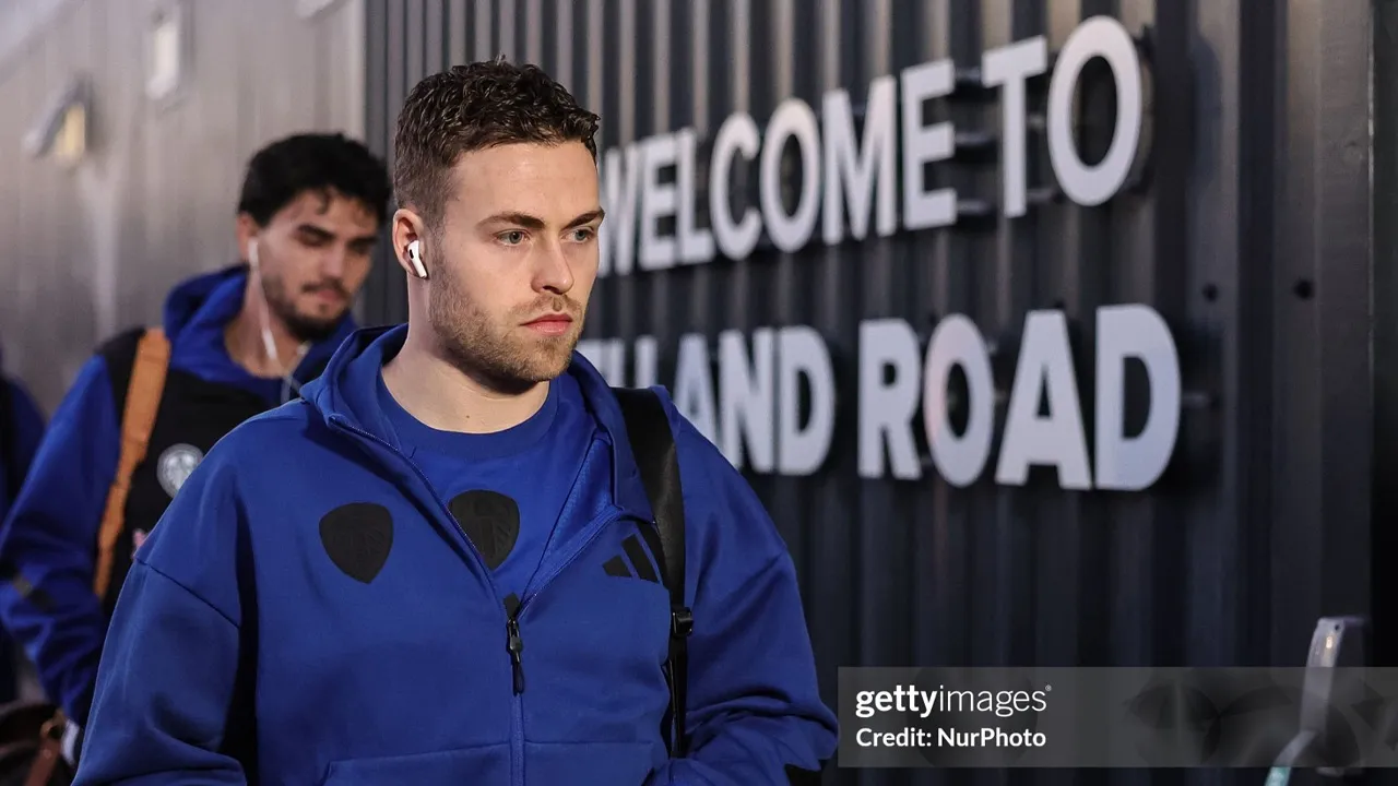 Gabriel Gudmundsson masih menunggu hasil pemeriksaan setelah mengalami cedera saat melawan Liverpool