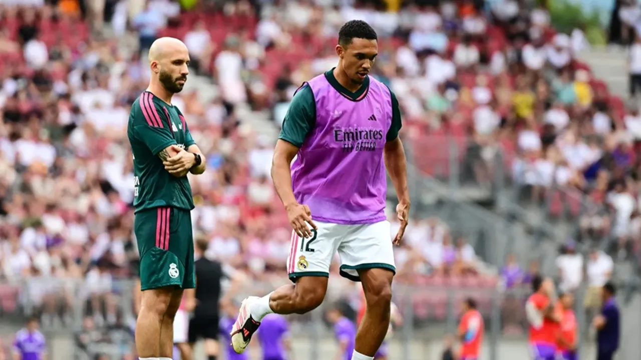 Jose Mourinho Bereksperimen dengan Alexander-Arnold dan Denzel Dumfries