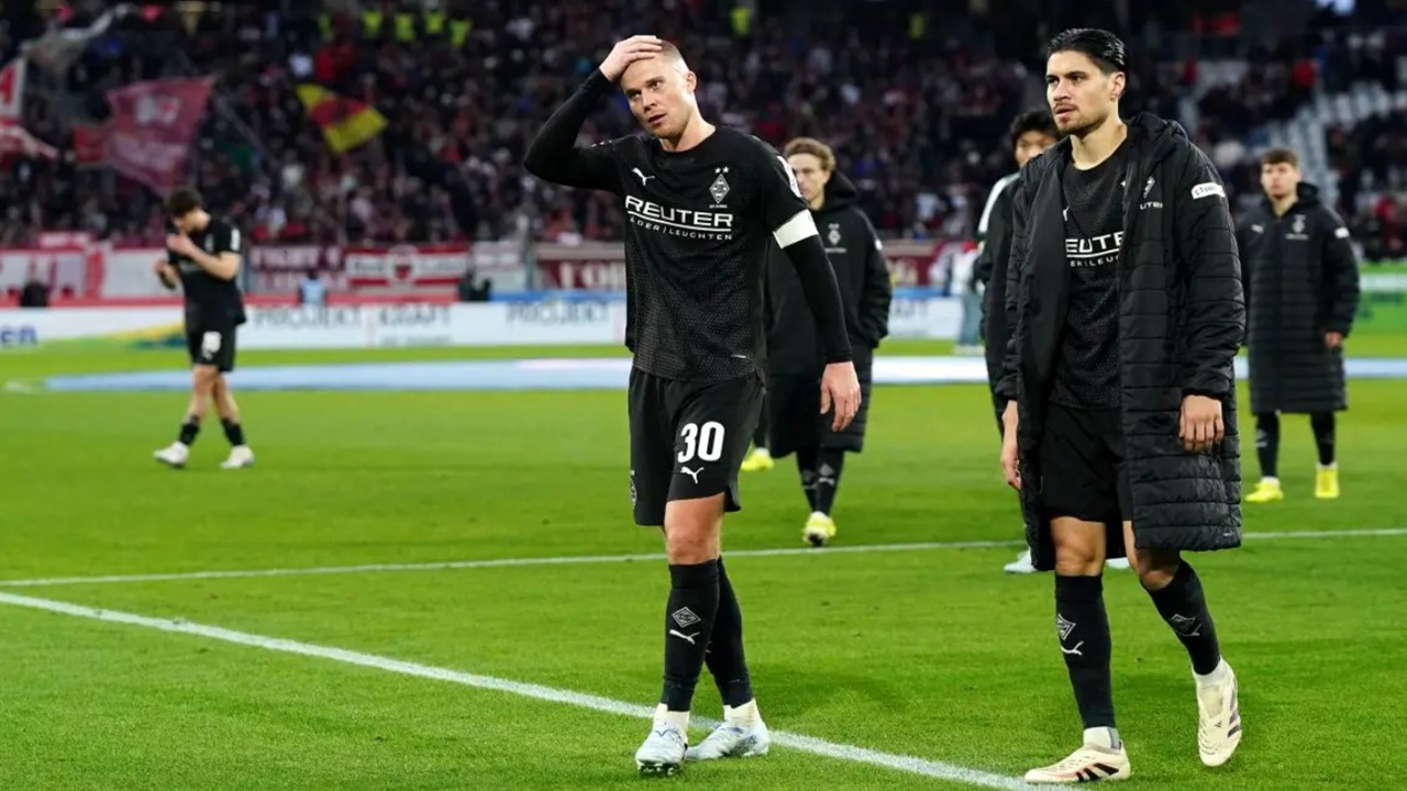 Kevin Diks Bujuk Borussia Monchengladbach untuk Pertahankan Nico Elvedi