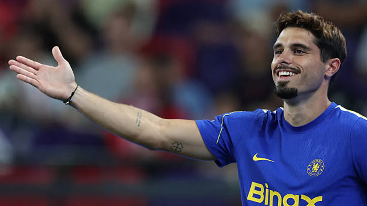 Manchester City dan AC Milan Berebut Pedro Neto