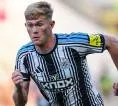Tegas! Newcastle Tolak Lepas Lewis Hall ke Manchester United