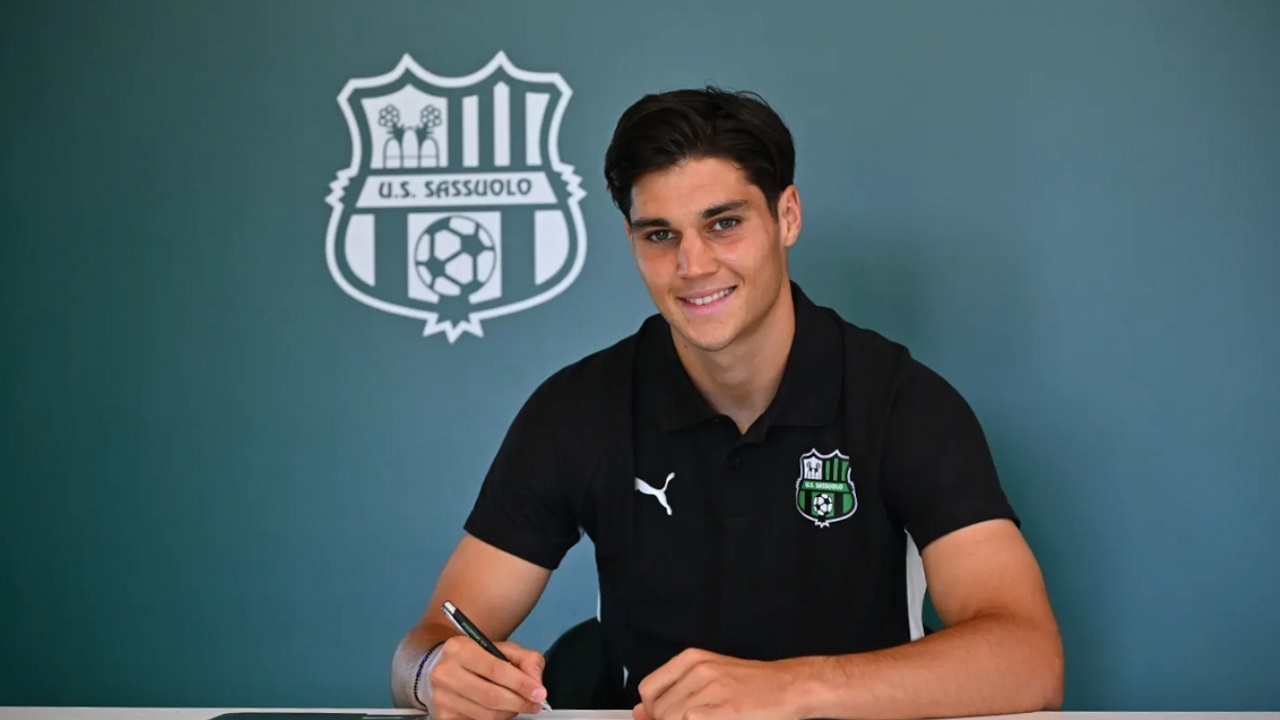 Vasilije Adzic Resmi Gabung Sassuolo Dengan Skema Pinjaman