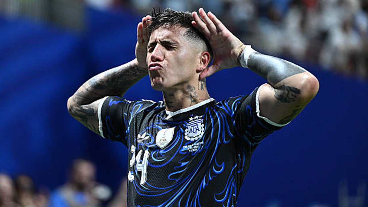 Caicedo Yakin Enzo Fernandez Mampu Hadapi Reaksi Fans Inggris