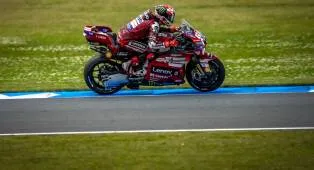 Casey Stoner Ingin Lihat Francesco Bagnaia Sukses di Aprilia