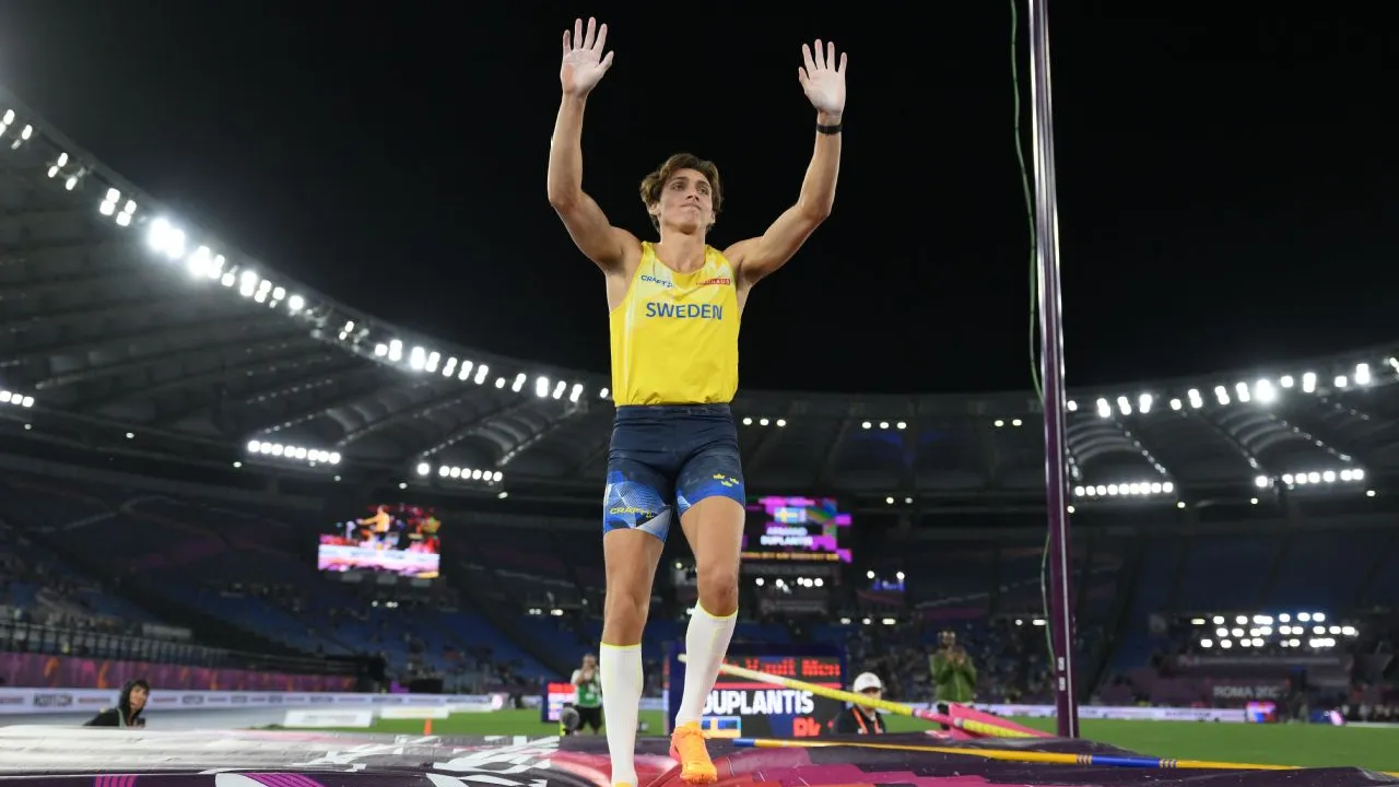 Pemberian bonus tersebut menjadi bagian dari tren yang lebih luas untuk meningkatkan penghargaan finansial bagi atlet elite di cabang atletik. (Foto: AP)