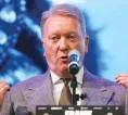 Frank Warren Targetkan Satukan Gelar Kelas Berat di Wembley