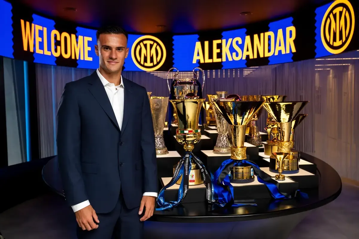 Inter Tolak Tawaran €40 Juta dari Brentford untuk Stankovic - sumber: (footballitalia)