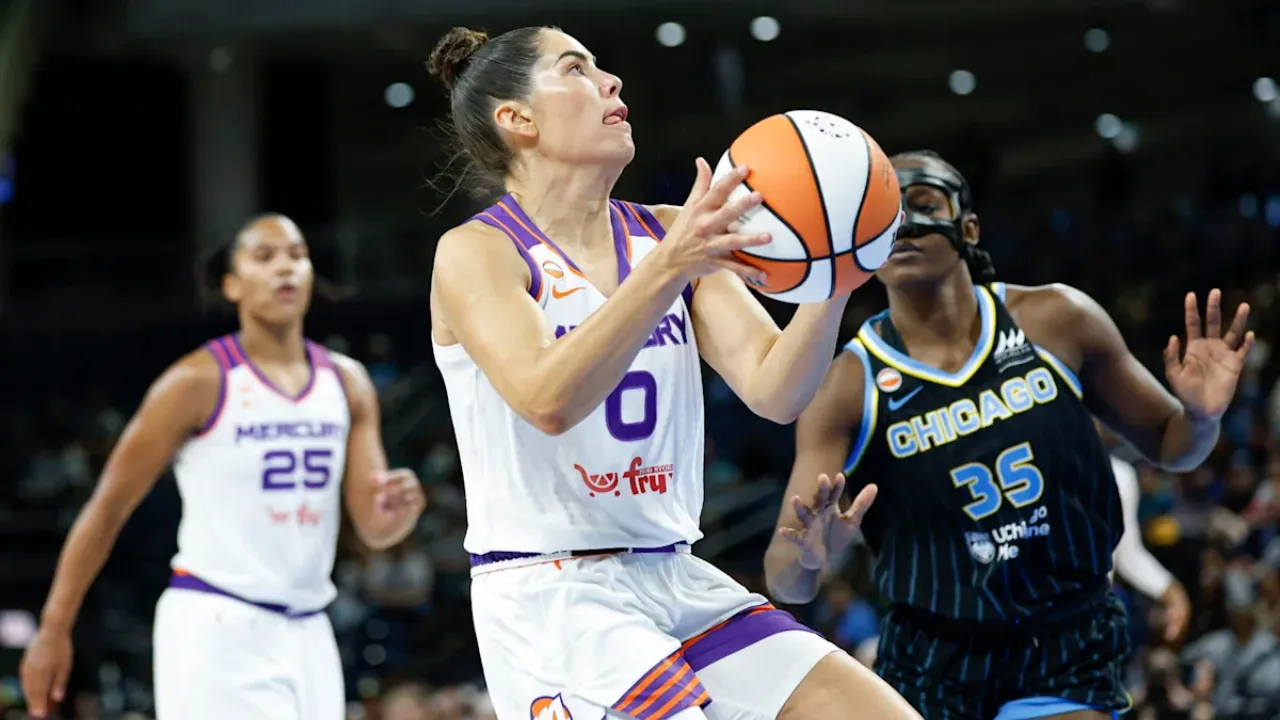 Kelsey Plum tampil dari bangku cadangan dan mencatat 20 poin dalam 21 menit. (Foto: AP)