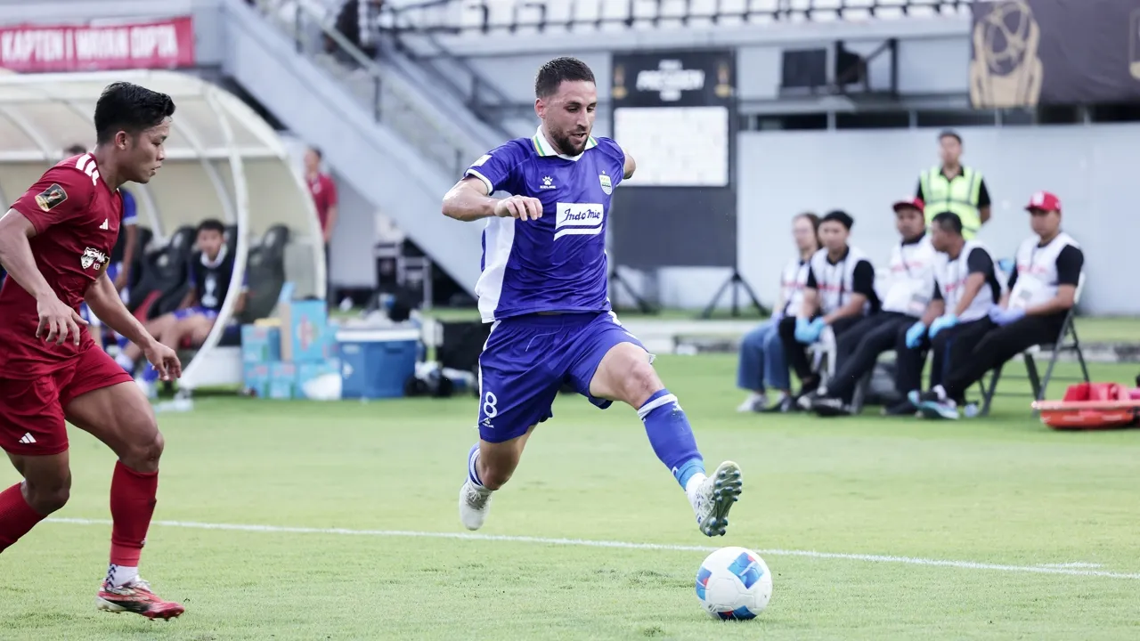 Gelandang Persib, Luciano 'Lucho' Guaycochea