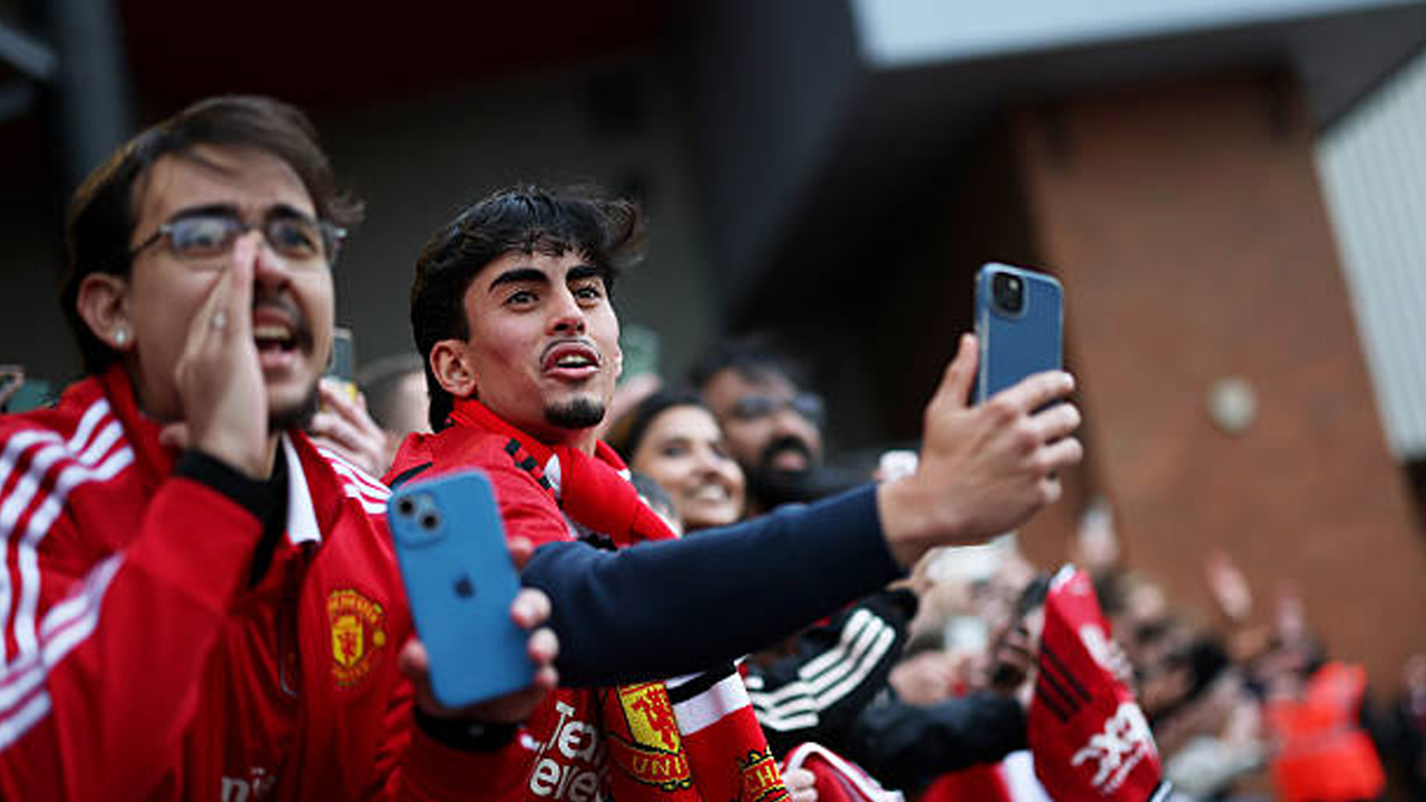 Ribuan Fans Kena Pembatasan Akun, Ini Alasan Manchester United